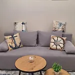 Breeze Retreate With Balcony & Parking Lot *