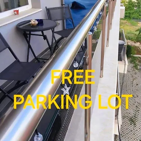 Breeze Retreate With Balcony & Parking Lot شقة *