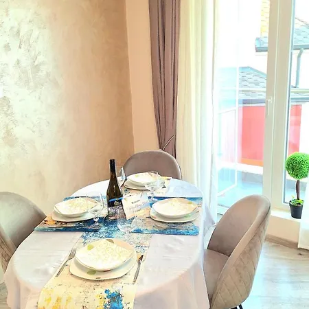 Breeze Retreate With Balcony & Parking Lot شقة *