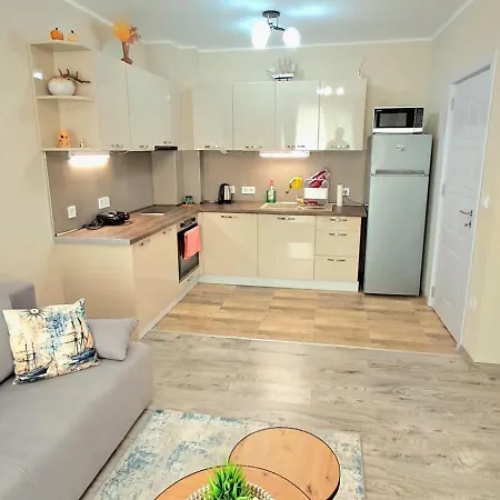 Breeze Retreate With Balcony & Parking Lot Daire *