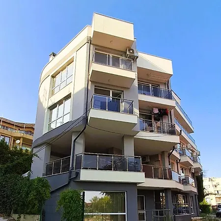 Daire Breeze Retreate With Balcony & Parking Lot *